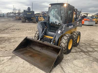 John Deere 324G Skid Steer