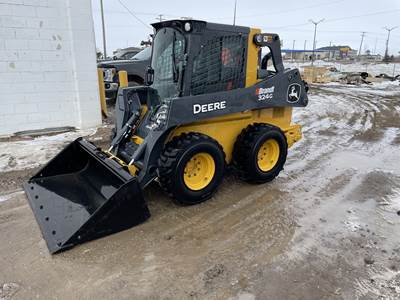 John Deere 324G Skid Steer