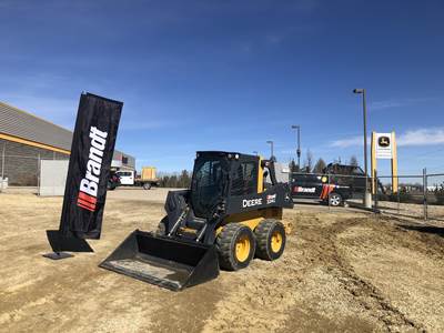 John Deere 324G Skid Steer