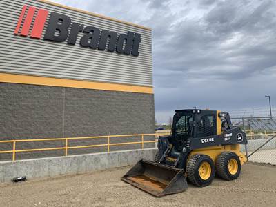 John Deere 324G Skid Steer