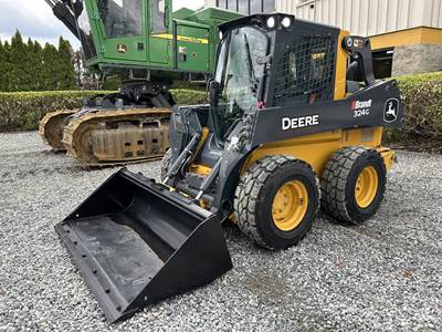 John Deere 324G Skid Steer