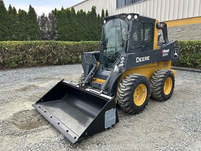 John Deere 324G Skid Steer