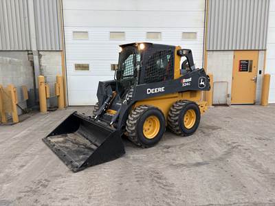 John Deere 324G Mini Skid Steer