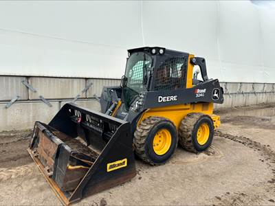 John Deere 324G Skid Steer