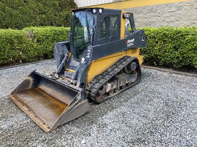 John Deere 325G Skid Steer