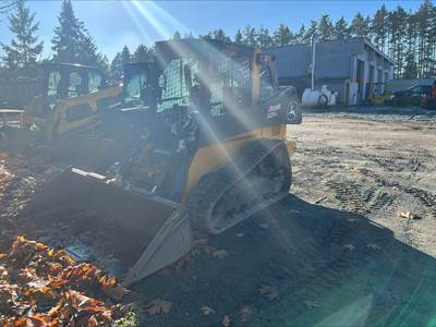 John Deere 325G Skid Steer