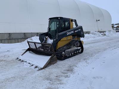 John Deere 331G Skid Steer