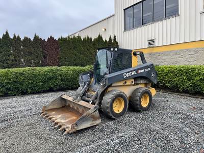 John Deere 332 Skid Steer