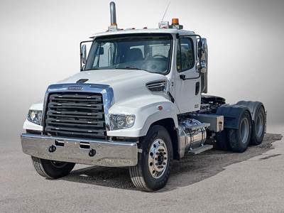 Freightliner 114SD Sleeper Semi Truck - Detroit 525HP