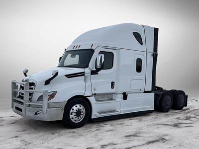 Freightliner Cascadia 126 Sleeper Semi Truck - Detroit