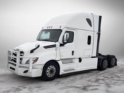 Freightliner Cascadia 126 Sleeper Semi Truck - Detroit