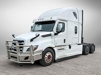 Freightliner Cascadia 126 Sleeper Semi Truck - Detroit 505HP