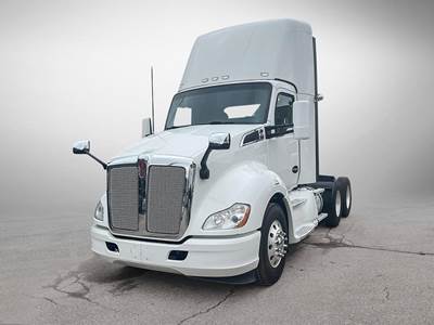 Kenworth T680 Sleeper Semi Truck - Paccar 405HP