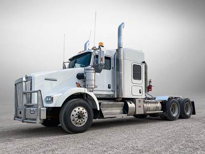 Kenworth T800 Sleeper Semi Truck - 565HP