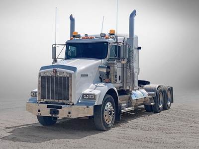 Kenworth T800 Sleeper Semi Truck - Cummins 565HP