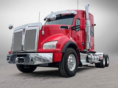 Kenworth T880 Sleeper Semi Truck - Cummins 500HP