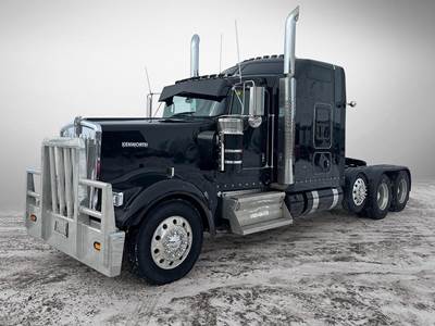 Kenworth W900L Sleeper Semi Truck - Cummins 400HP