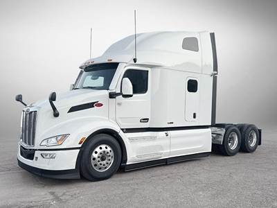 Peterbilt 579 Sleeper Semi Truck - 455HP