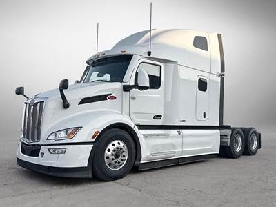 Peterbilt 579 Sleeper Semi Truck - 455HP