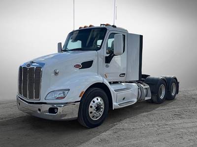 Peterbilt 579 Sleeper Semi Truck - 455HP