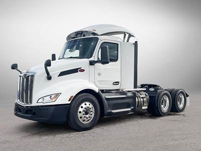 Peterbilt 579 Sleeper Semi Truck - Paccar 455HP
