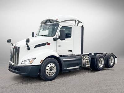 Peterbilt 579 Sleeper Semi Truck - Paccar 455HP