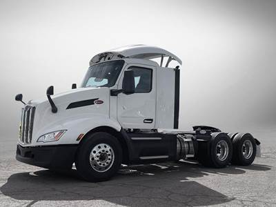 Peterbilt 579 Sleeper Semi Truck - Paccar 455HP
