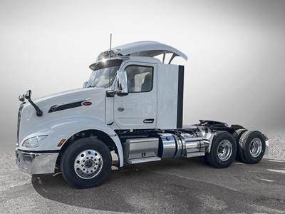Peterbilt 579 Sleeper Semi Truck - 450HP