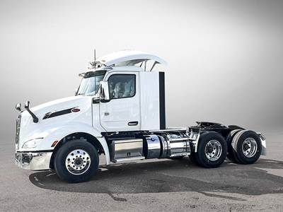 Peterbilt 579 Sleeper Semi Truck - 450HP