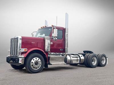 Peterbilt 589 Sleeper Semi Truck - 565HP