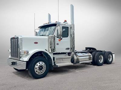 Peterbilt 589 Sleeper Semi Truck - Cummins 500HP