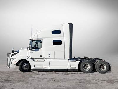 Volvo VNL64T760 Sleeper Semi Truck - D13 455HP