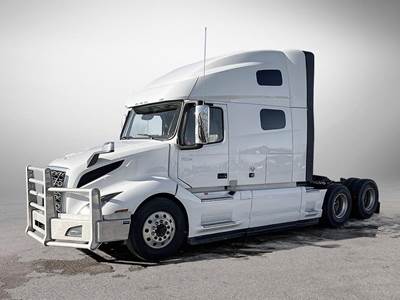 Volvo VNL64T760 Sleeper Semi Truck - D13 455HP