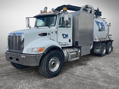 Peterbilt 348 Tandem Axle Vacuum Truck - Paccar, 350HP