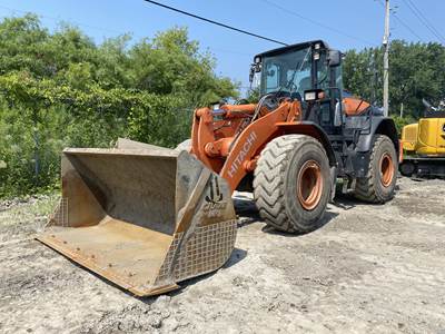 Hitachi ZW220 Wheel Loader