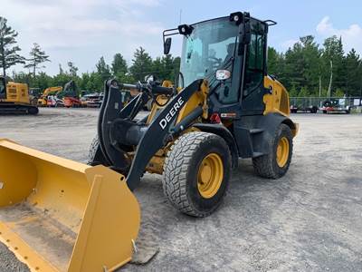 John Deere 324L Wheel Loader