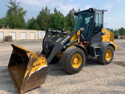 John Deere 324L Wheel Loader