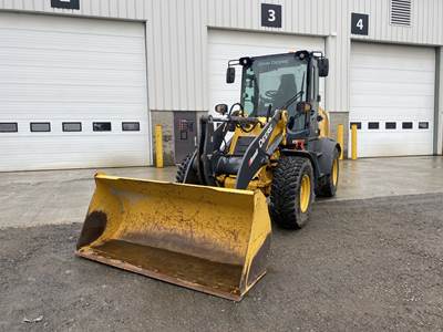 John Deere 324L Wheel Loader