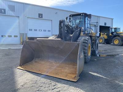 John Deere 724L Large Wheel Loader