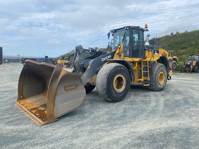 John Deere 824L Wheel Loader
