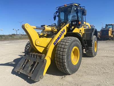 Komatsu WA320 Wheel Loader