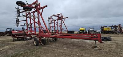 Wil-Rich 4400 Chisel Plow