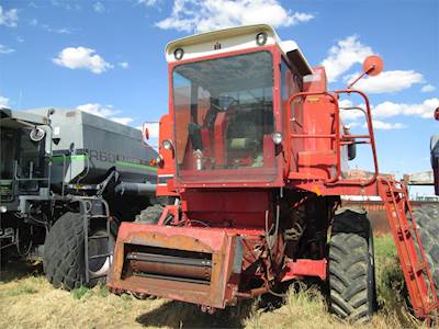 International 1480 Combine
