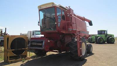 International 1480 Combine