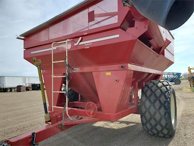 E-Z Trail 710 Grain Cart