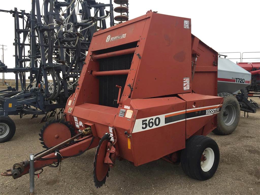 Hesston 560 Round Baler