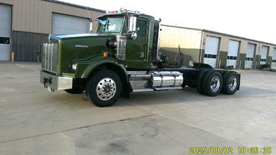 1999 Kenworth T800 Day Cab Truck