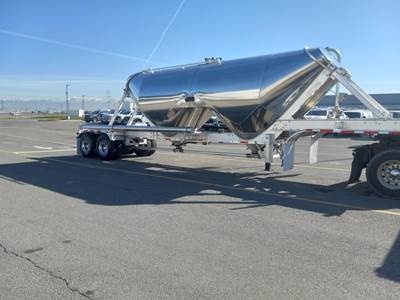 Heil 940 CU FT, REAR AXLE LIFT Dry Bulk / Pneumatic Tank Trailer