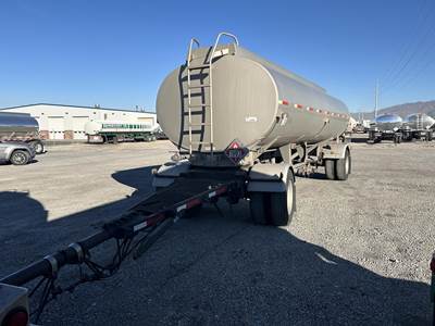 Beall 2011 PETROLEUM PUP , 5400 GALLON Fuel Tanker Trailer