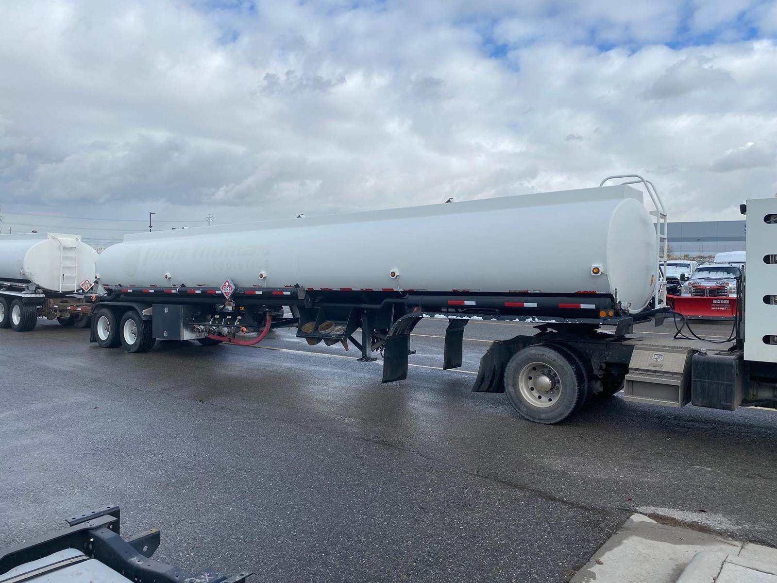 2005 Beall PETROLEUM TRAIN, LEAD AND PULL SOLD AS SET Fuel Tanker